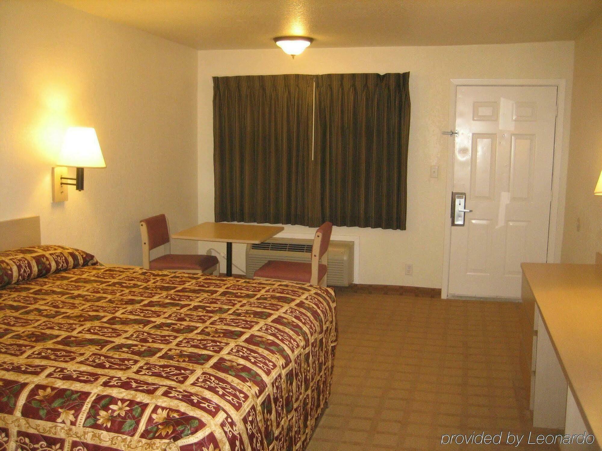 Howard Johnson By Wyndham Houston Hobby Hotel Room photo