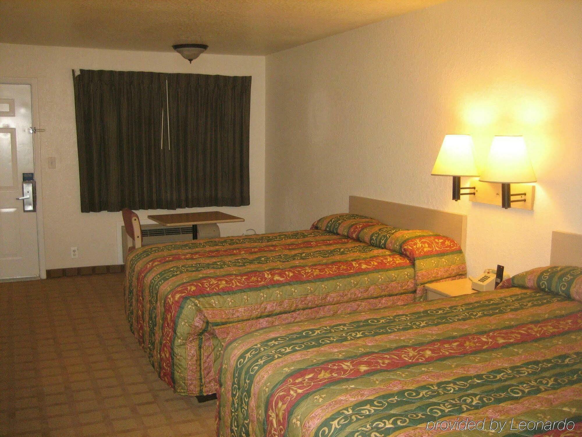 Howard Johnson By Wyndham Houston Hobby Hotel Room photo